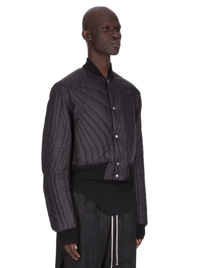 RICK OWENS FW25 CONCORDIANS GESTEPPTE FLUGHÜLLE IN SCHWARZEM NYLON RU02E1727NPT1-09 RICK OWENS FW25 CONCORDIANS GESTEPPTE FLUGHÜLLE IN SCHWARZEM NYLON RU02E1727NPT1-09